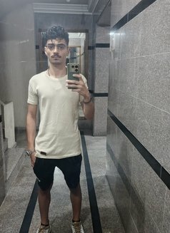 John - Acompañantes masculino in Beirut Photo 15 of 18