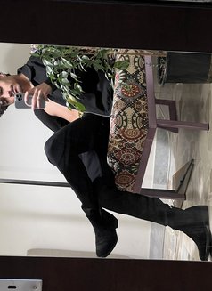 John - Male escort in Beirut Photo 8 of 14