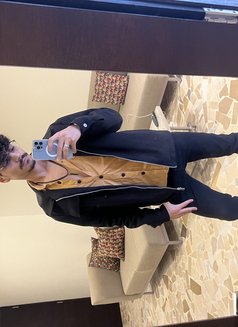 John - Male escort in Beirut Photo 12 of 14