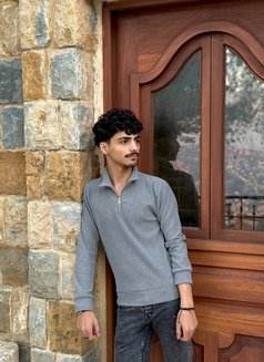 John - Male escort in Beirut Photo 3 of 13