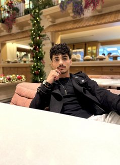 John - Male escort in Beirut Photo 7 of 13