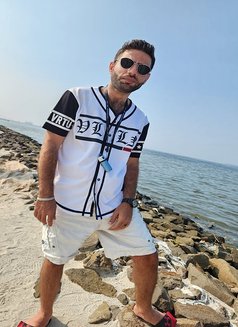 JOHN - Male escort in Jakarta Photo 21 of 30