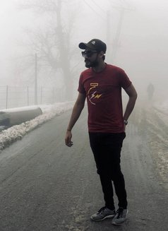 Johnny - Male escort in Rāwalpindi Photo 1 of 3