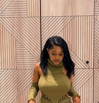 JOJO, NEWLY ARRIVED IN THE CITY - puta in Kathmandu