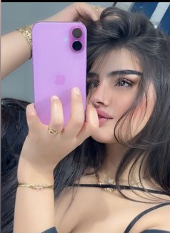 جواهر - Transsexual escort in Jeddah Photo 2 of 8