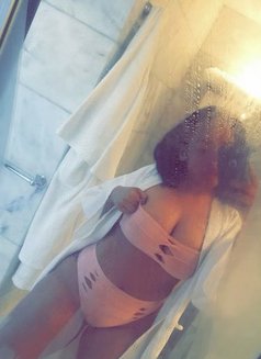 Joke - puta in Kaohsiung Photo 1 of 9