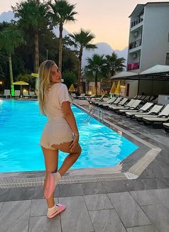 Jolie - puta in Dubai Photo 2 of 12