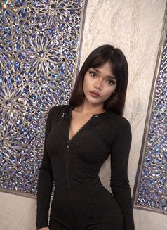 Jolie - masseuse in Abu Dhabi Photo 3 of 5