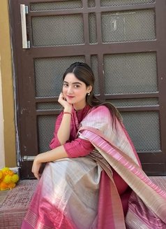 Mishail - puta in Dubai Photo 1 of 3
