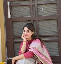 Mishail - puta in Dubai Photo 1 of 3