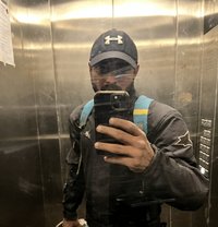 Gru - Acompañante masculino in Pune