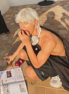 Jonathan - Male escort in Bangkok Photo 3 of 5