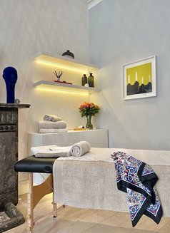 Jonny - Exquisite Tantric Massage - masseur in London Photo 2 of 18