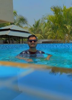 Jonny High profile male escort - Male escort in Bangalore Photo 5 of 13