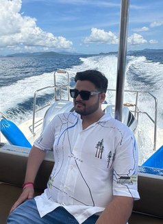 Jonny High profile male escort - Male escort in Bangalore Photo 7 of 13