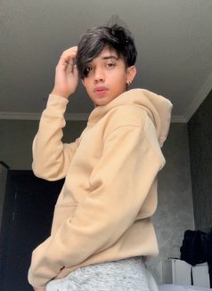 Jonny - Male escort in Jeddah Photo 2 of 3