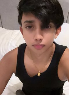 Jonny - Male escort in Jeddah Photo 3 of 3