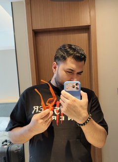 Jonny - Male escort in Phnom Penh Photo 1 of 7