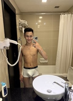 Jonut - Male escort in Bangkok Photo 15 of 15