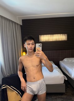 Jonut - Male escort in Bangkok Photo 13 of 14