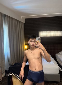 Jonut - Male escort in Bangkok Photo 14 of 14
