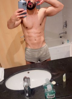 Joo - masseur in Al Manama Photo 10 of 12