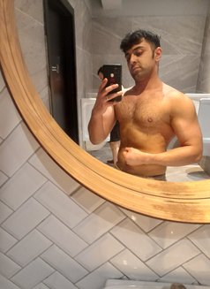 Josef - Male escort in İstanbul Photo 9 of 10