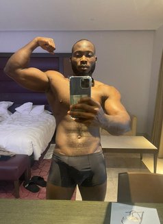 Josh - Male escort in Doha Photo 1 of 5