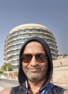 Josh - Acompañante masculino in Doha Photo 2 of 3