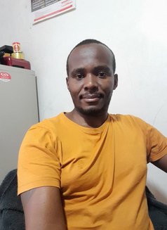 Josh - Intérprete masculino de adultos in Kiambu Photo 2 of 3