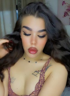 Jounella - Transsexual escort in Beirut Photo 4 of 15