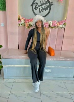 Joy - escort in Şalālah Photo 2 of 6