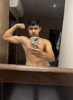 Joy - Male escort in New Delhi Photo 9 of 15