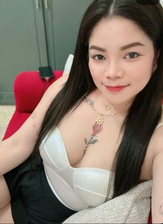 Joyleen - escort in Dubai Photo 2 of 5
