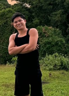 Jr Legit Escort Mazzuer - Male escort in Manila Photo 2 of 3