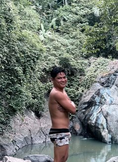 Jr Legit Escort Mazzuer - Male escort in Manila Photo 3 of 3
