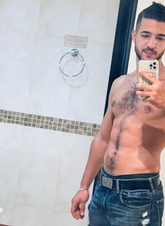 Jrr - Acompañantes masculino in Kuala Lumpur Photo 1 of 2