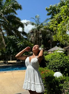 Jsie - escort in Singapore Photo 3 of 7