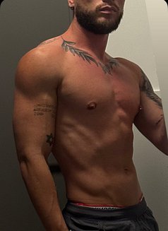 Juanes Eban - Male escort in Munich Photo 1 of 3