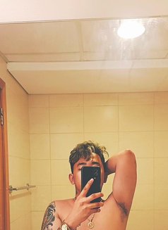 Jude Tmax - masseur in Doha Photo 4 of 5