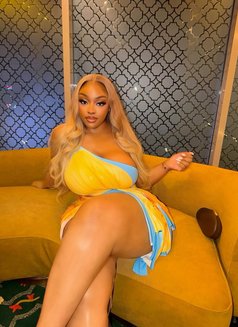 Judy - escort in Khobar Photo 2 of 3