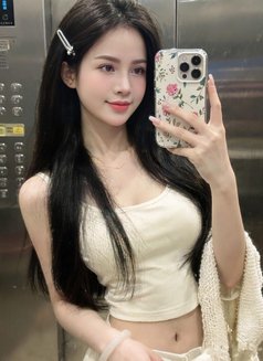 Juha Korea - puta in Dubai Photo 6 of 6