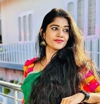 Juhi - puta in Chennai