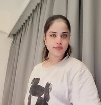 Jui Sharma - puta in Doha