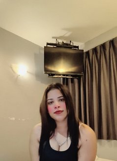 Jui Sharma - puta in Doha Photo 3 of 6