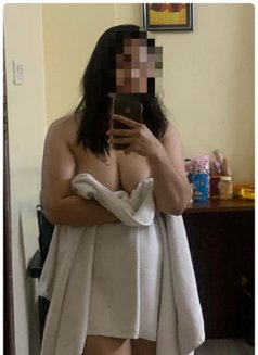 Juicy Aelina - adult performer in Kolkata Photo 2 of 4