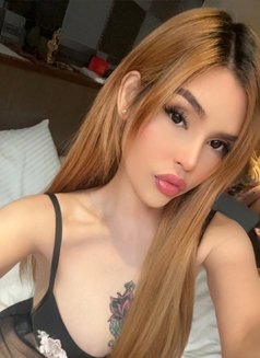 Just landed wet Samantha - escort in Macao Photo 25 of 27