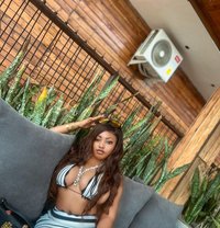 Juicy - escort in Accra