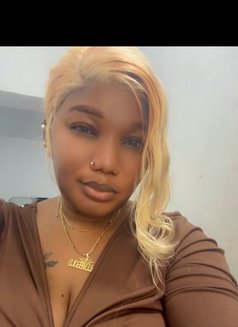 Juicy Kelly - puta in Cotonou Photo 2 of 4