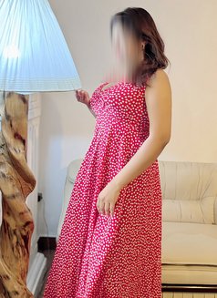 Juicy Milf with a Bollywood Actress Face - puta in Colombo Photo 17 of 18